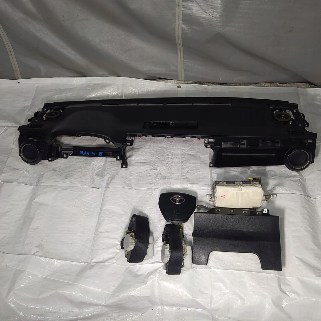 фото №1, Rav4 iv 2013- консоль панель приладів ремені подушка безпеки подушки безпеки