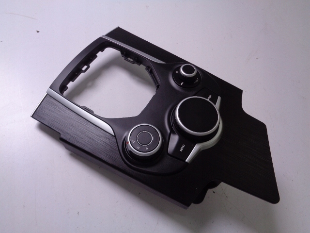 фото №2, Панель радио навигации туннель alfa romeo giulia 2016 rok