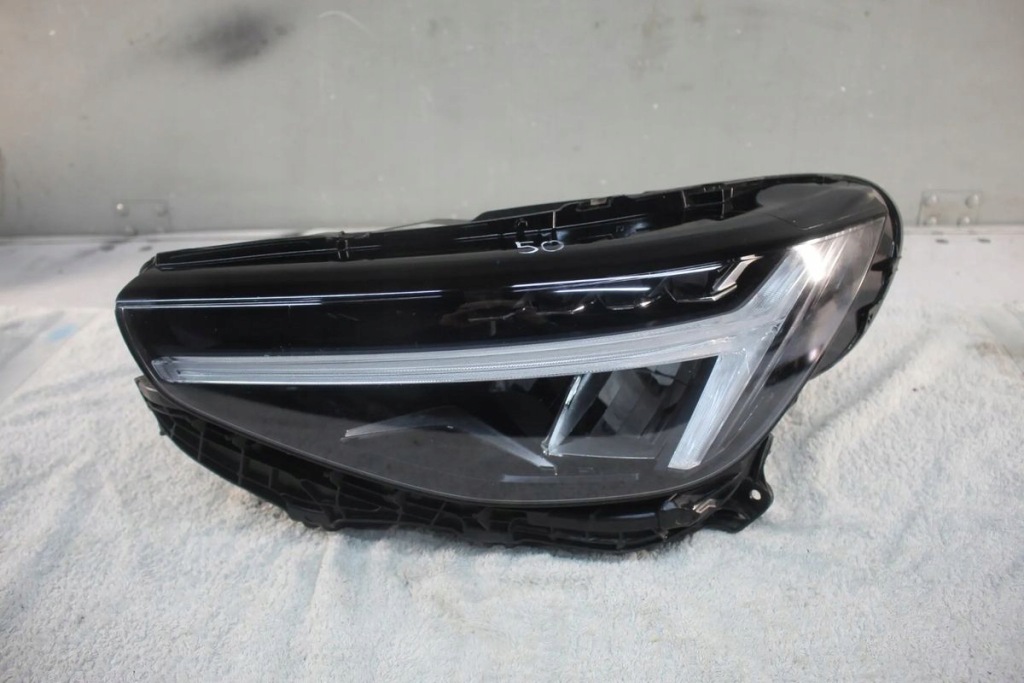 Купити Фара ліва перед передня volvo xc40 2 2 рестайлінг  full led 32404665
