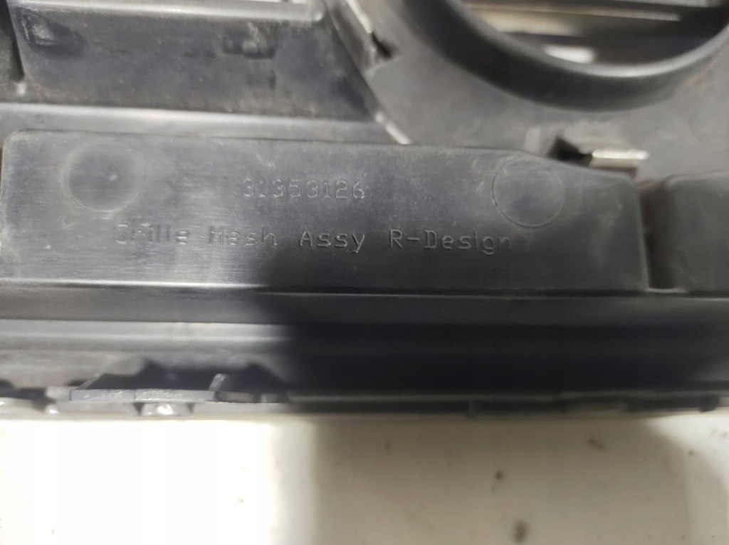 Volvo v40 1.6 d2 14- решётка радиатора решётка радиатора бампера 31353126 с Разборки