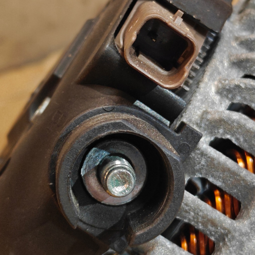 Citroen peugeot 1.2 thp генератор 9835688980 2023r в Україні