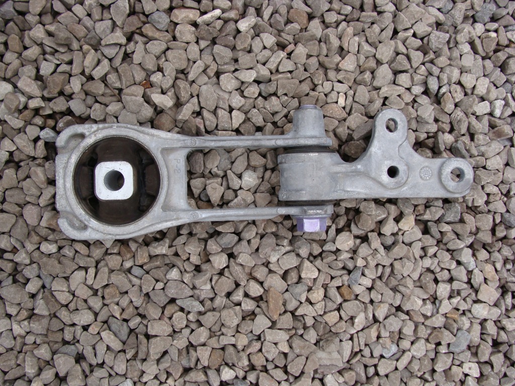 фото №1, Подушка двигателя toyota yaris iv 1.5 гибрид