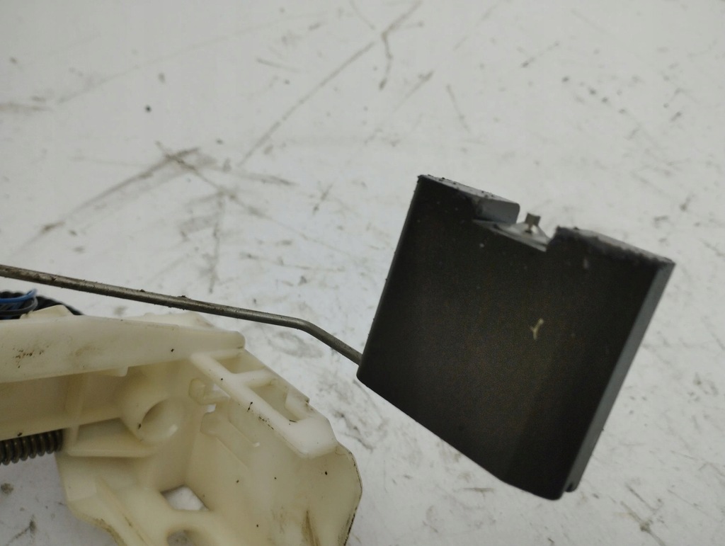 фото №7, Mercedes-benz c w204 2011 датчики рівня пального