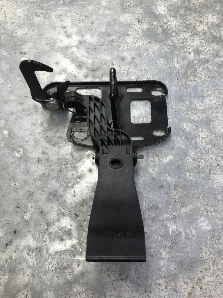 фото №1, Замок засов капот audi a5 8t0823480