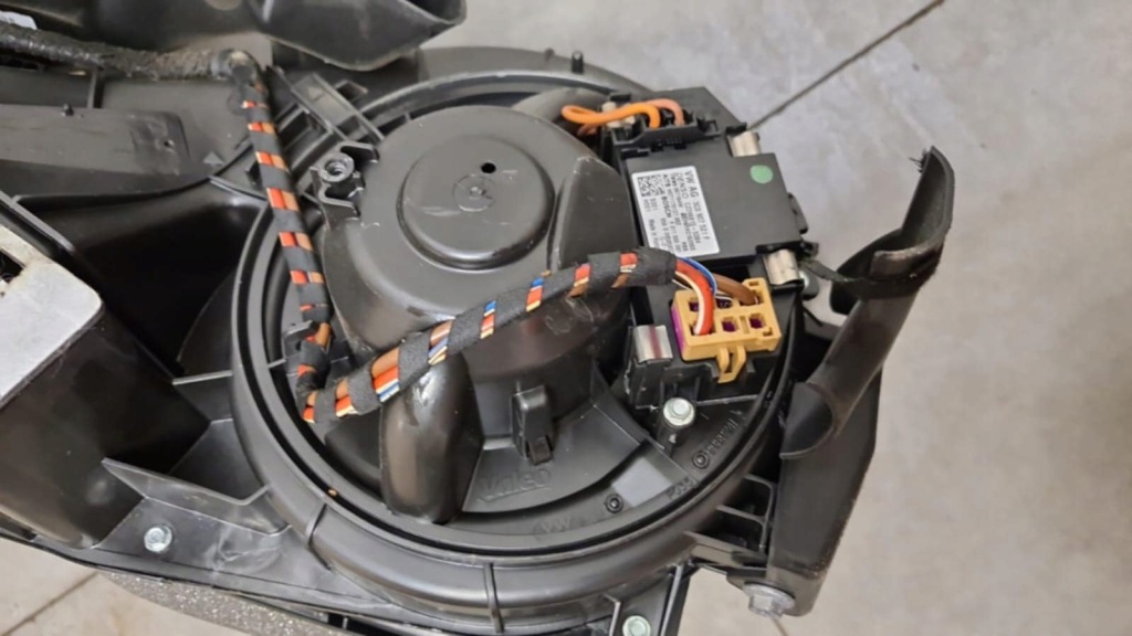 фото №1, Вентилятор воздуходувка audi q3 8u 11-18 valeo 998924e