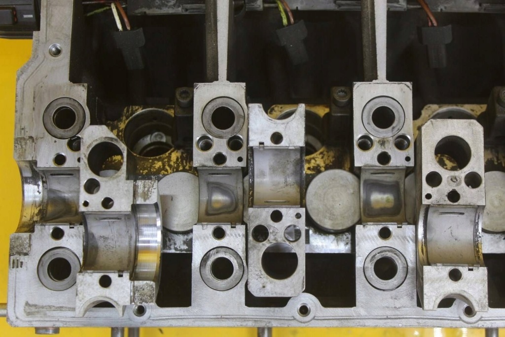 Головка audi a4 b7 vw seat skoda 2.0 tdi 8v bpw 038103373r в Україні