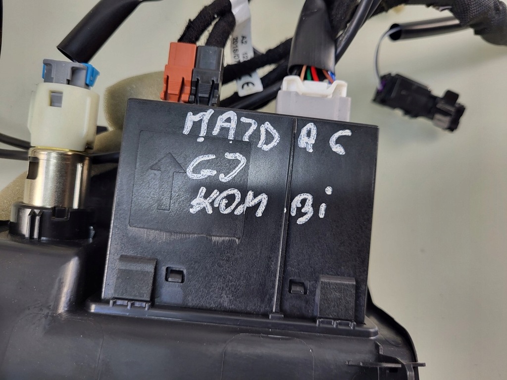 фото №13, Mazda 6 iii gl gj 2gi lift считыватель port соединитель usb джек карта sd карта 18r-