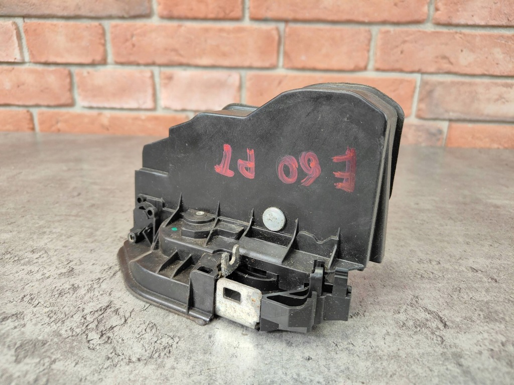 Купити Замок правий задній 7 pin bmw e60 e61 e70 e83 e90 f01 f10 7036172