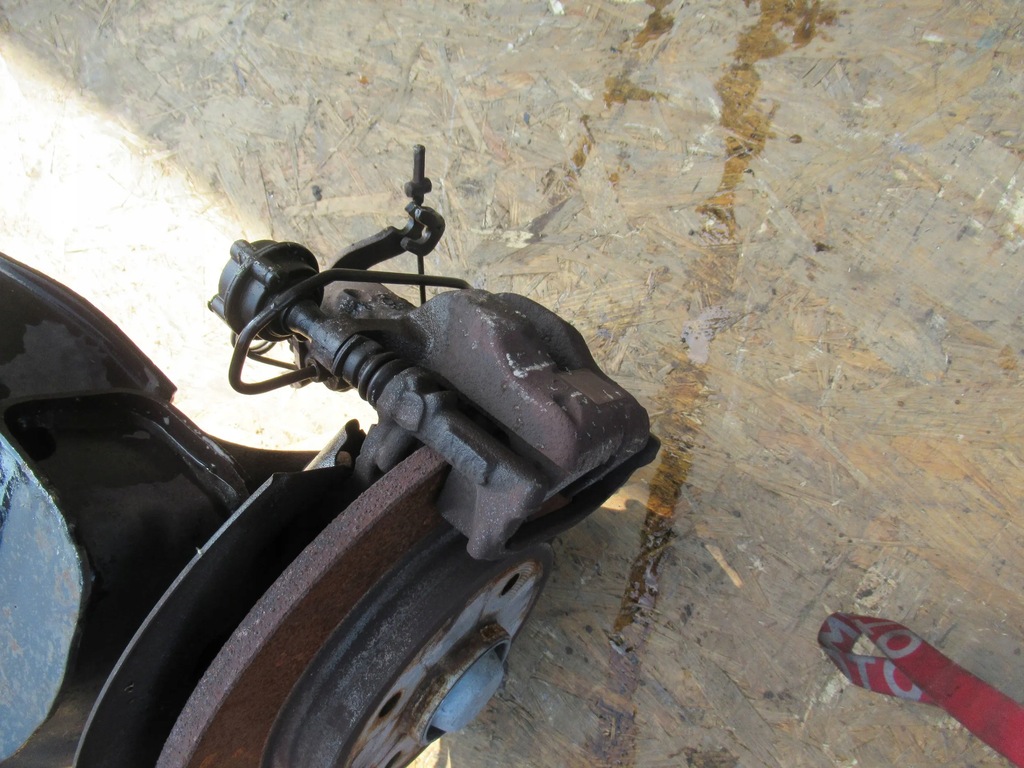 фото №8, Oś задняя citroen c4 picasso 06-