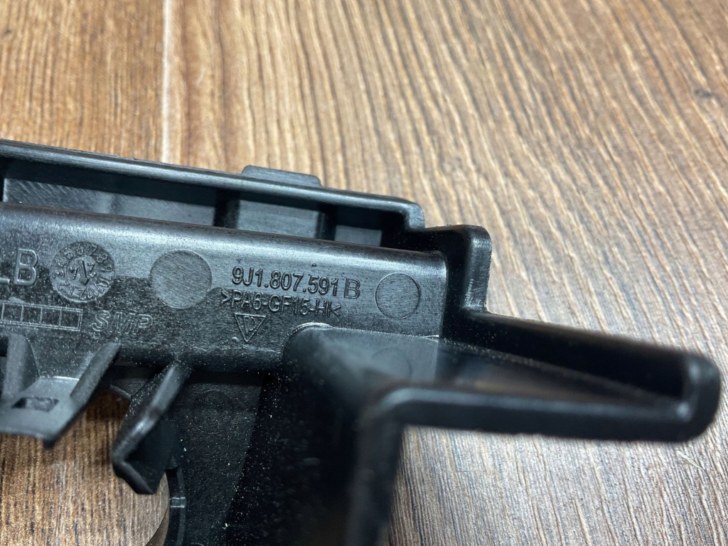 фото №6, Кронштейн корзина датчик pdc перед porsche taycan 9j1807591b