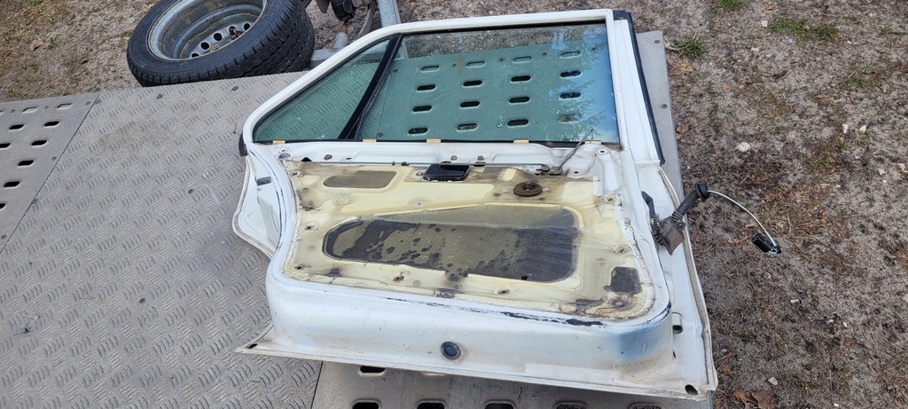 фото №1, Дверь левая задние bmw e30 sedan