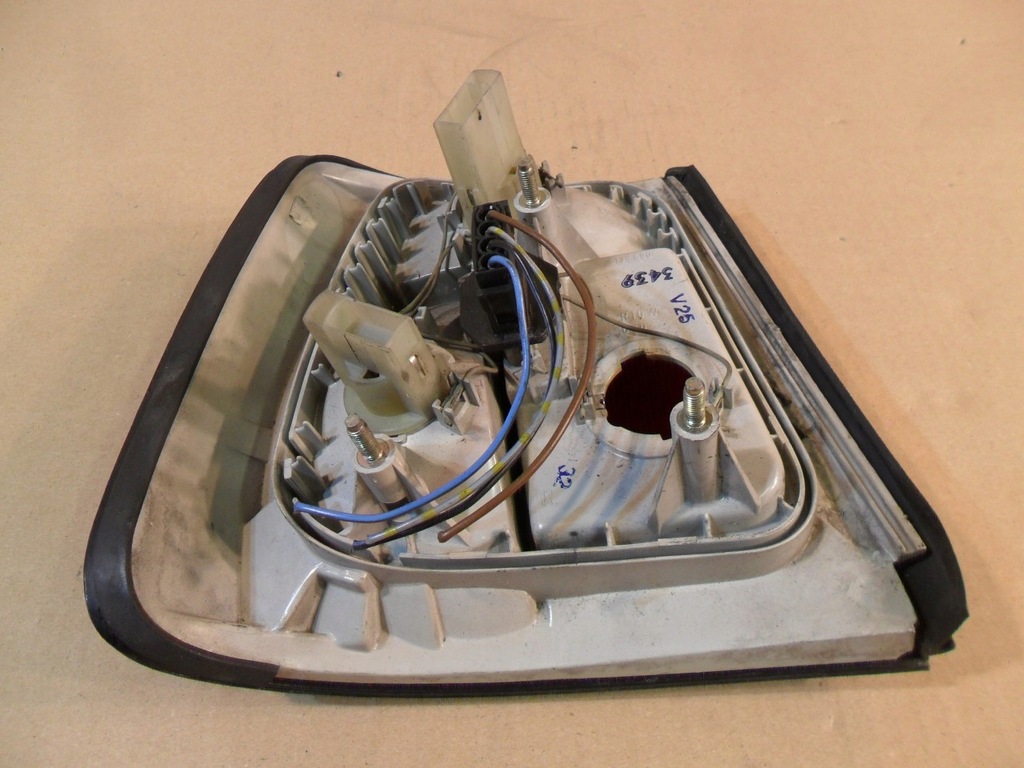 фото №11, Bmw 5 e34 лампа задня права sedan 133690