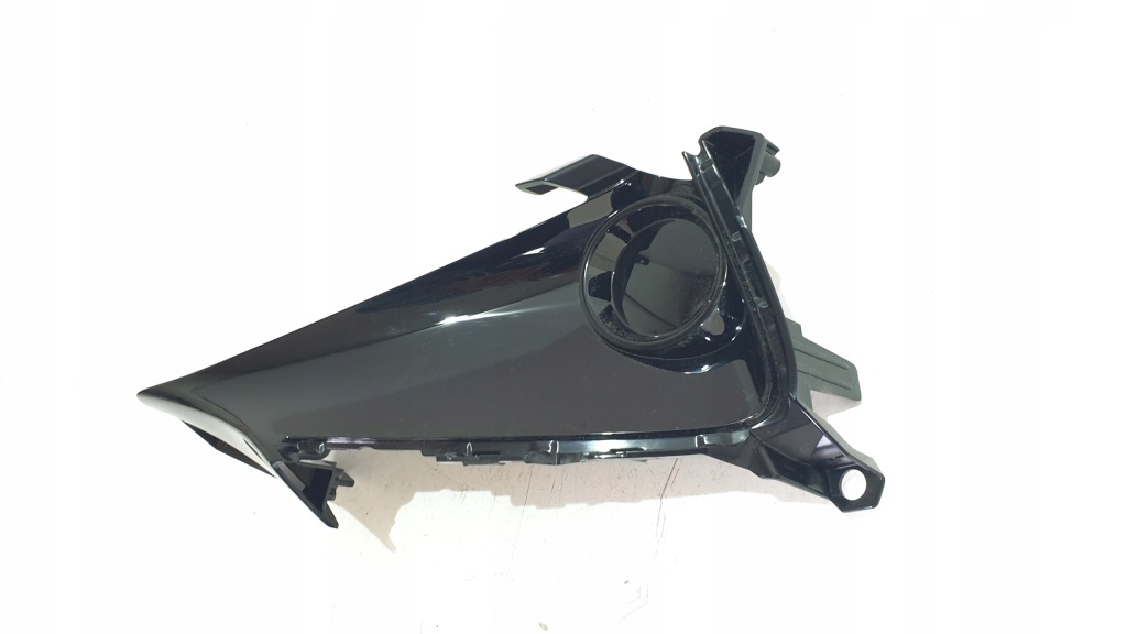 фото №1, Corolla хетчбек kombi 2018- 8148202a01 решітка радіатора w бампер ліва