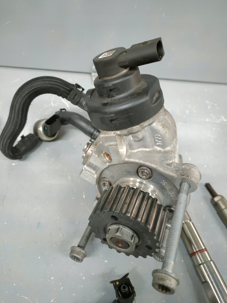 фото №12, Vw caddy 5 v 2k7 система упорскування форсунки насос 2.0-tdi dtr delphi 05l130755