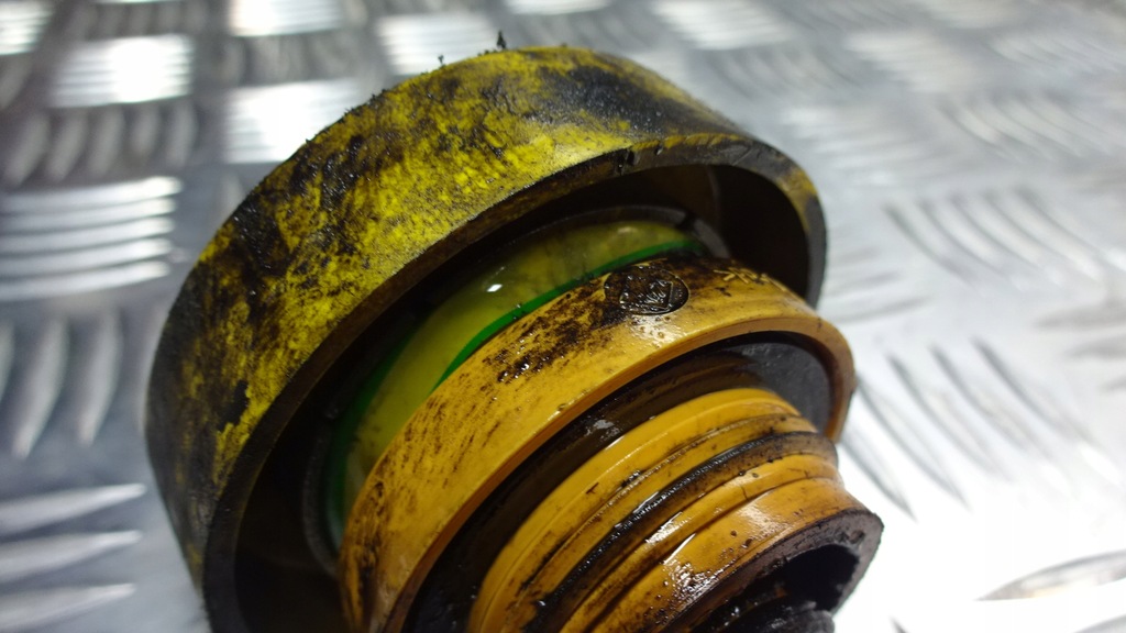 фото №3, Заливна горловина оливи renault scenic ii 1.9 dci 8200140763