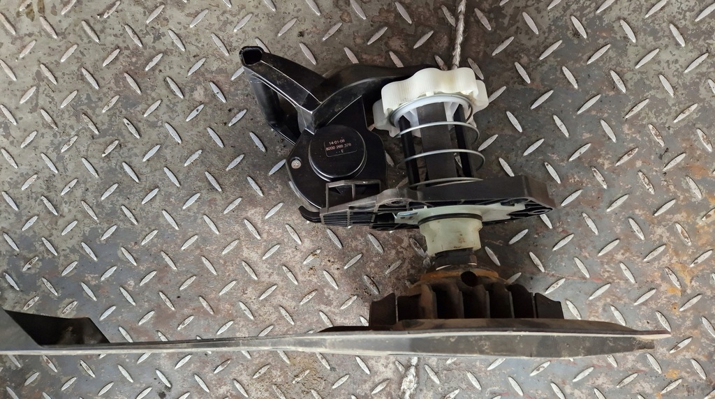 фото №3, Подъемник колеса запасного clio iii