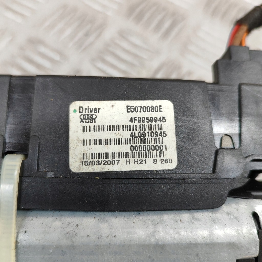 фото №9, Audi q7 4l 2007 ліва сторона петля кришки задній багажника