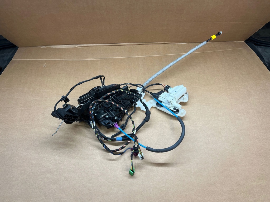 фото №1, Mercedes-benz amg sc217 w217 замок дверь передних левый перед доводчик