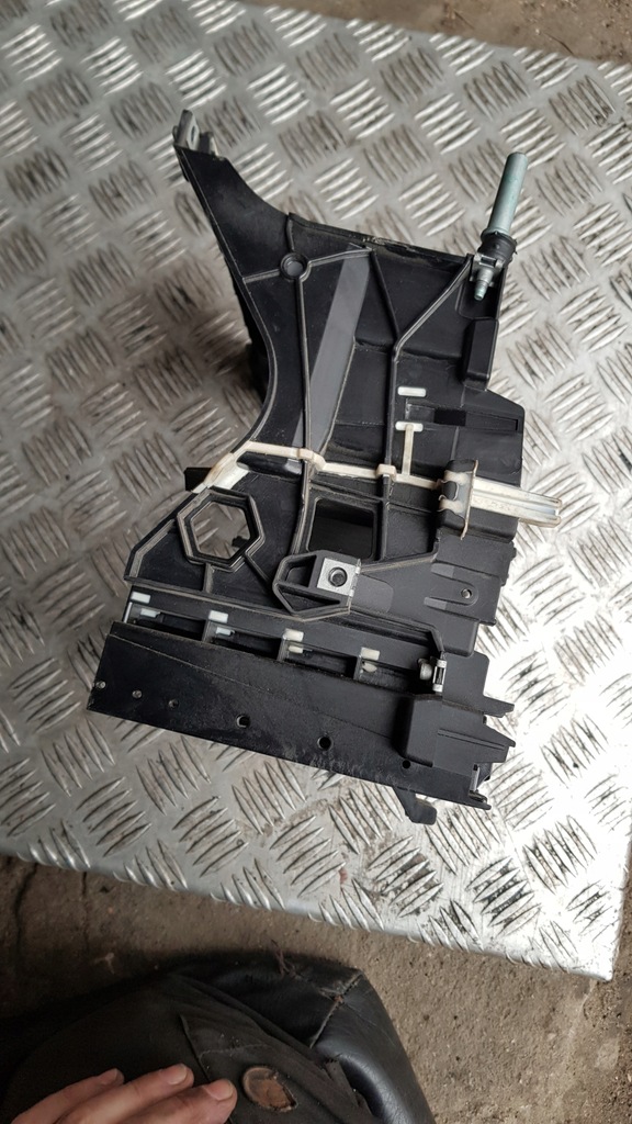 фото №4, Audi a3 8p рамка корзина радио 8p0858005b