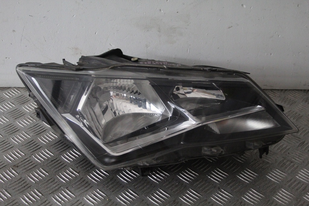фото №1, Лампа правый перед seat ateca 576941006a
