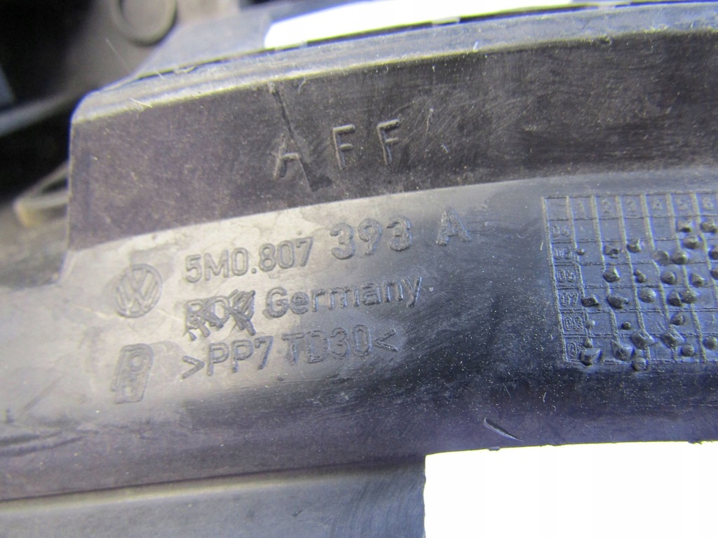 фото №8, Vw golf v plus направляющая бампера левый задняя 5m0807393a