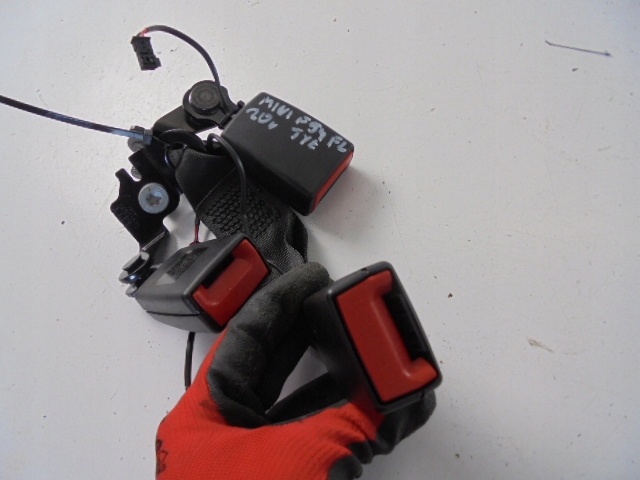 Замки ремней задний  mini f54 clubman fl 21r Цена