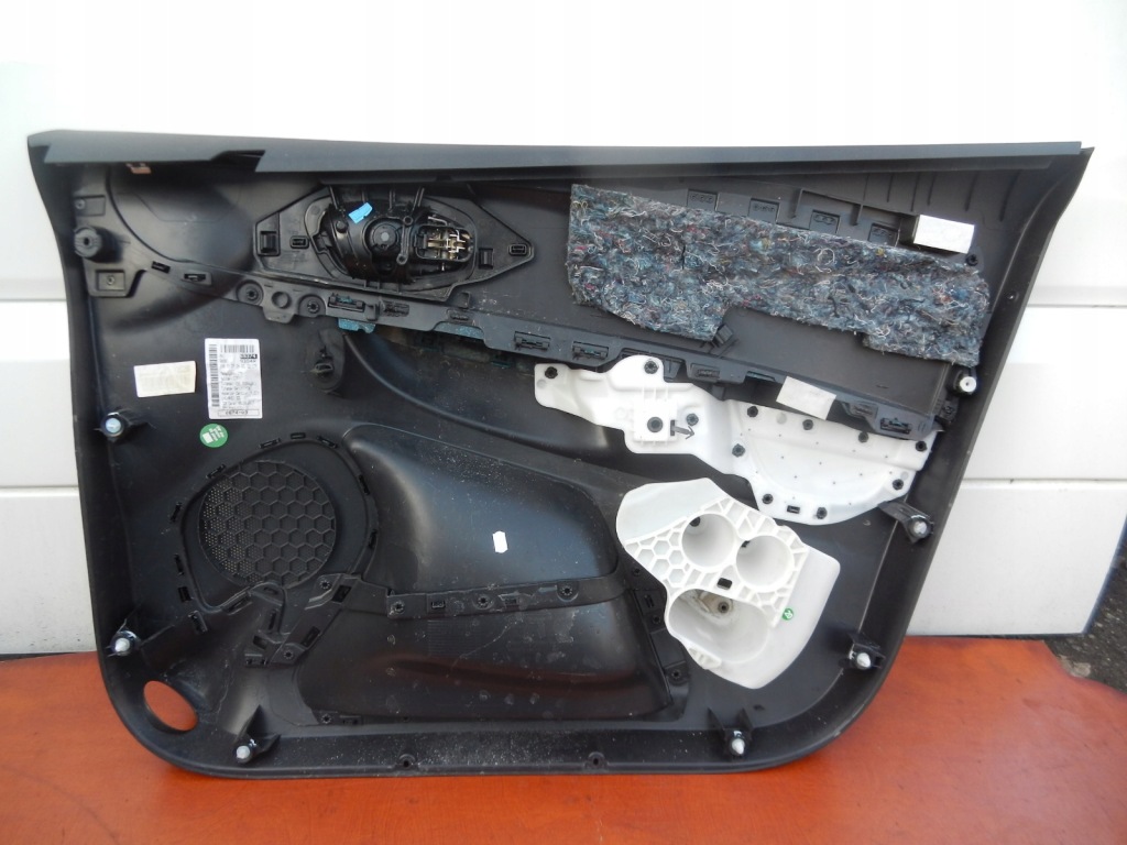 Оббивка дверей ліва перед clio iv 18r європа Недорого