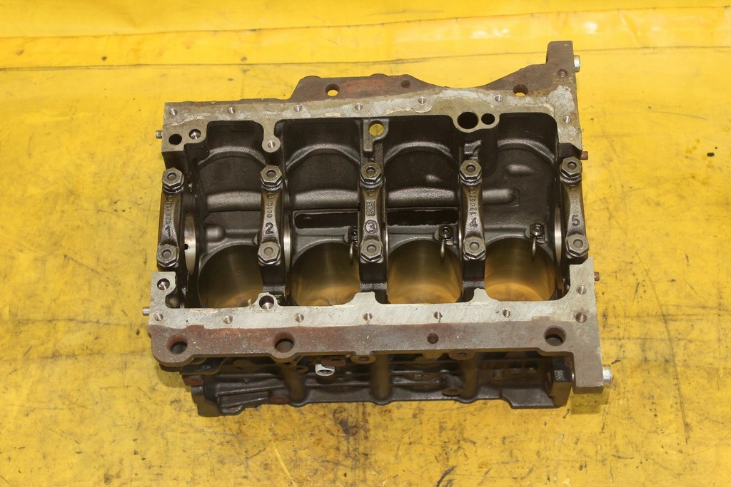 фото №8, Блок двигуна passat b6 bkd 2.0 tdi 16v 038021ce