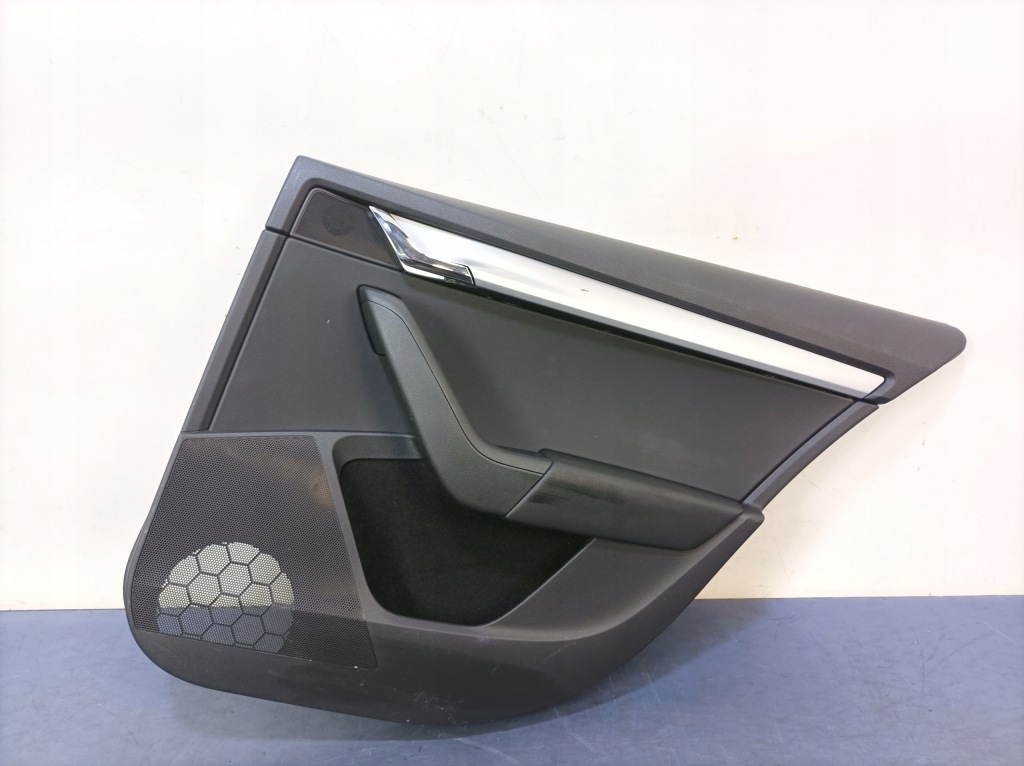 фото №1, Octavia iii liftback обивка дверь задняя правый