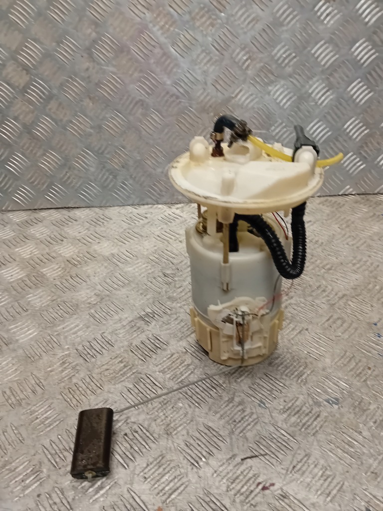 фото №2, Megane ii 2.0 16v помпа пального