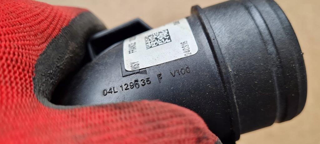 фото №7, A4 b9 8w патрубок воздухозаборник турбины 2.0 tdi 04l129635f a5 8w