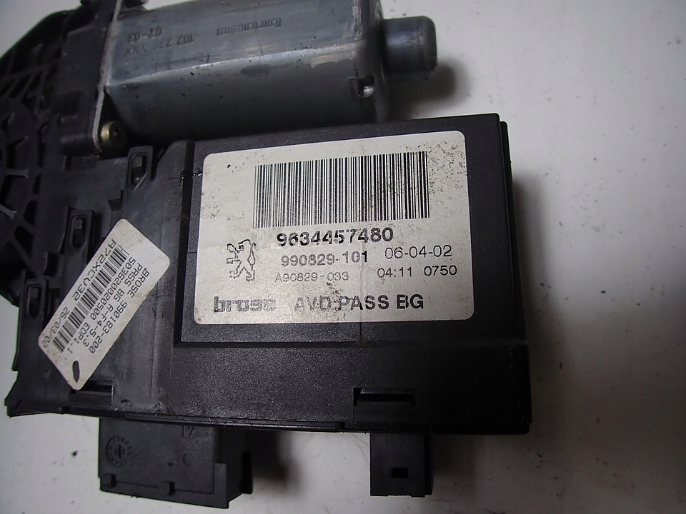 фото №8, Моторчик стекло передний правый peugeot 307 02r