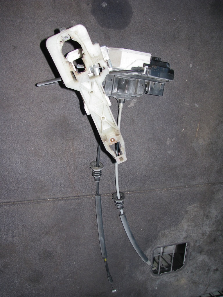 фото №1, Замок дверь левый задний задняя 81410-2l000 hyundai i30 i 1 07- хэтчбек 4 pin