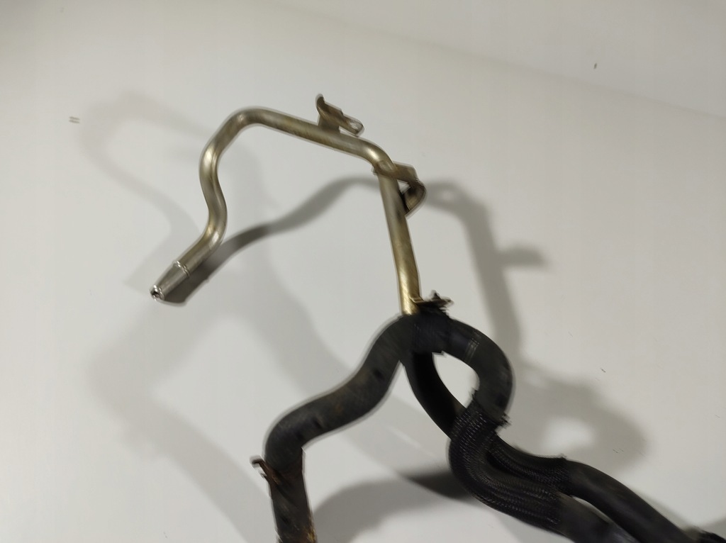 фото №13, Lexus is300h 13r wąż шланг wody