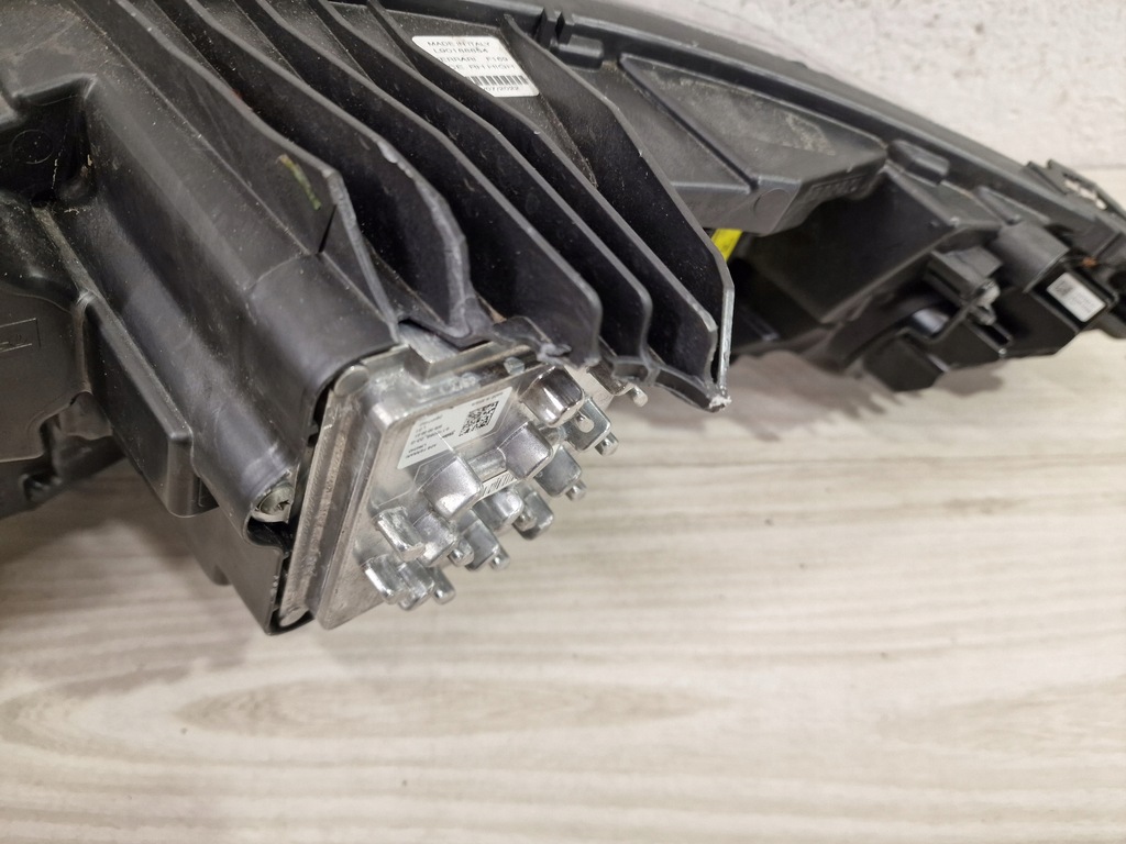 фото №6, Ferrari roma лампа права перед 904370