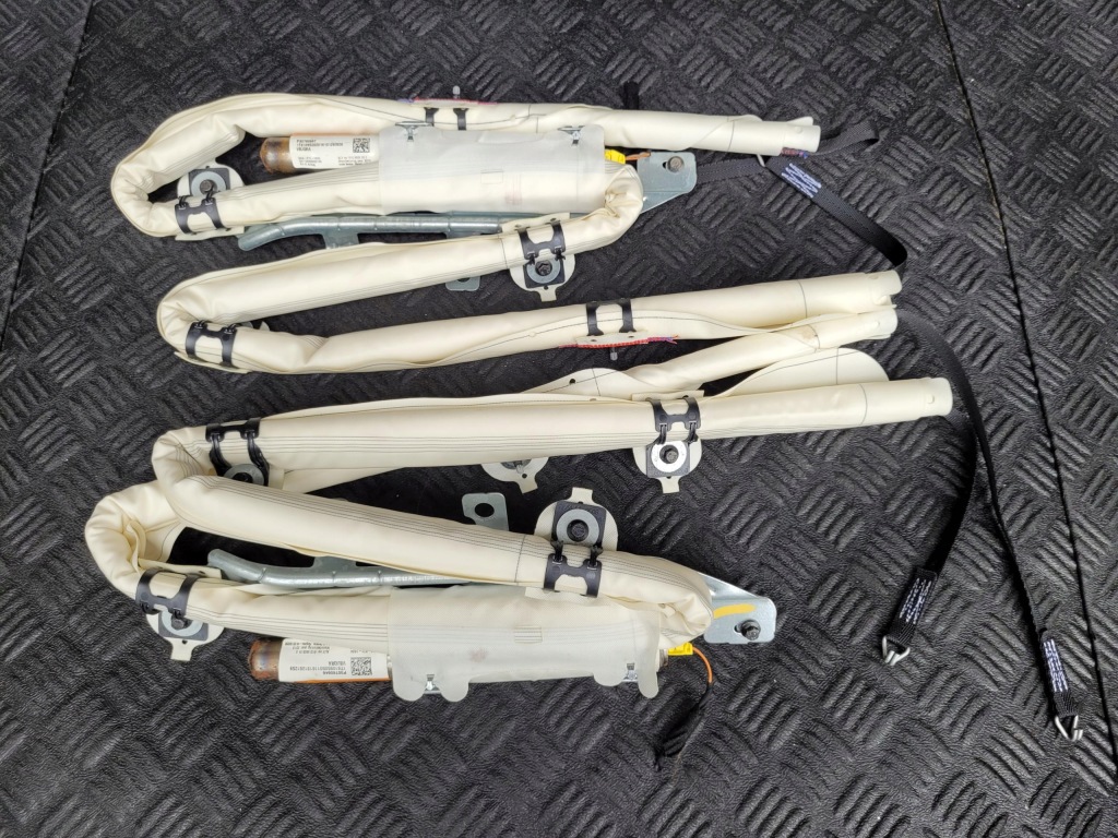 фото №1, Шторка безопасности подушка безопасности правая 30780647 volvo v60 i lift