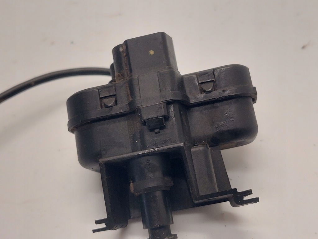 фото №1, Привід кришка заливної пального volkswagen scirocco iii 5n0810773d