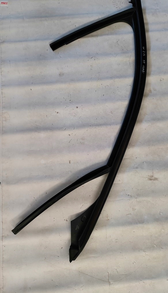 фото №1, Mercedes w213 kombi прокладка дверь правый перед