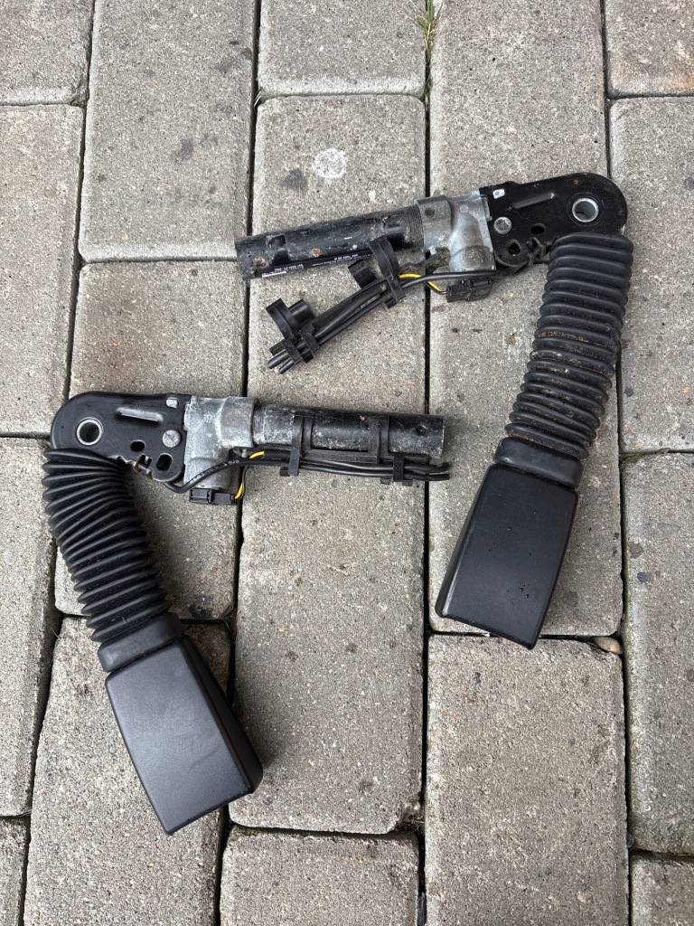 Купити Кліпса поперечина безпеки натягувач правий перед mini r56 610183700h