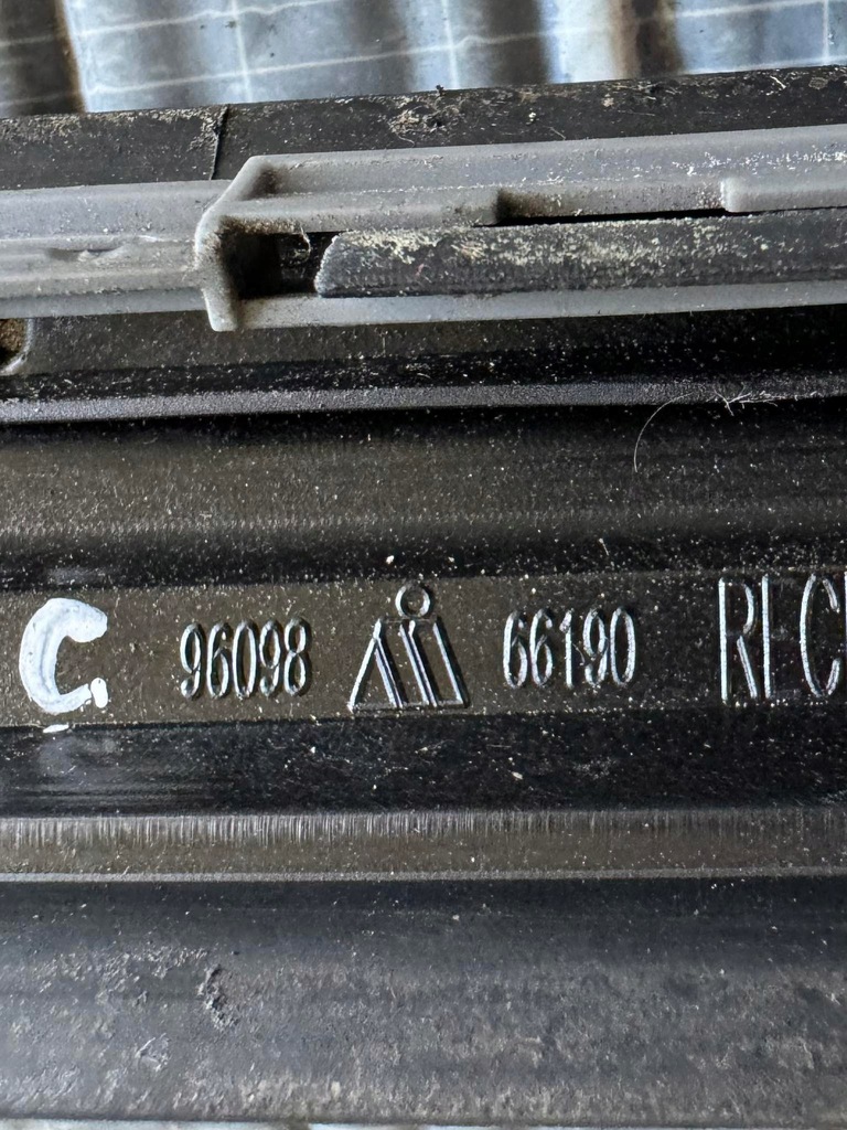 фото №7, Молдинг стекло лобовое правая citroen ds5 evgc 9609866190