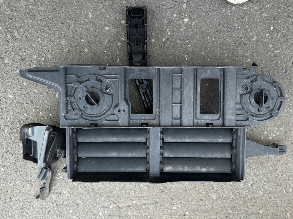 фото №1, Ford transit tourneo connect mk2 воздуховод воздуха жалюзи