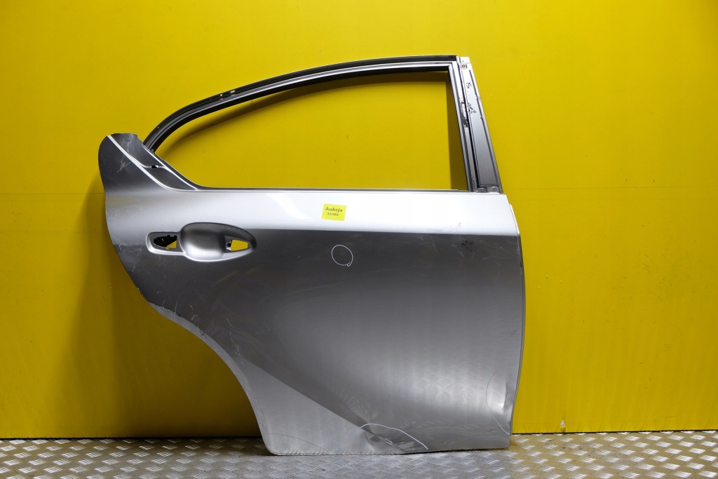 Купить Lexus is is200t is300h 2021 дверь задняя правое  америка