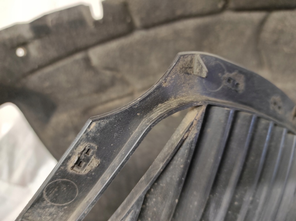 фото №7, Audi q7 4l подкрылок тканевый левый перед