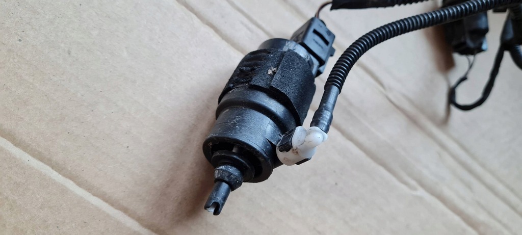 фото №9, A4 b9 8w lift помпа омывателя окон штекер 8k5955647 a5 8w