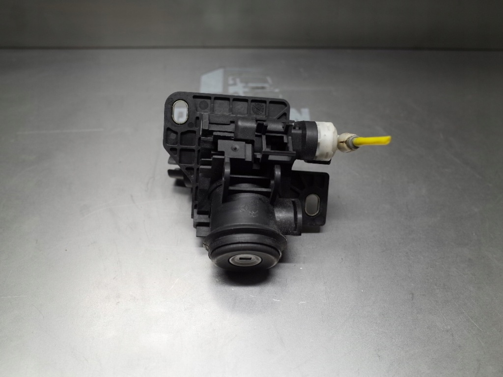 фото №1, Mercedes slk i r170 96-04 замок вкладка крышки багажника