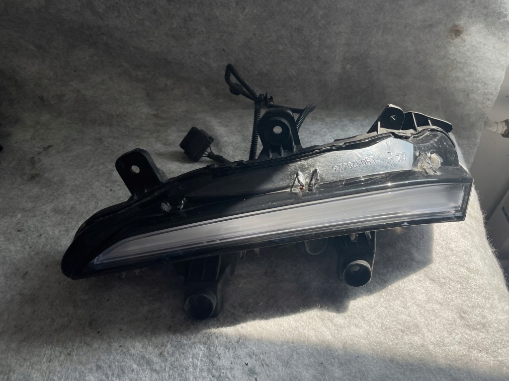 фото №1, Peugeot 2008 ii правый противотуманная фара led drl