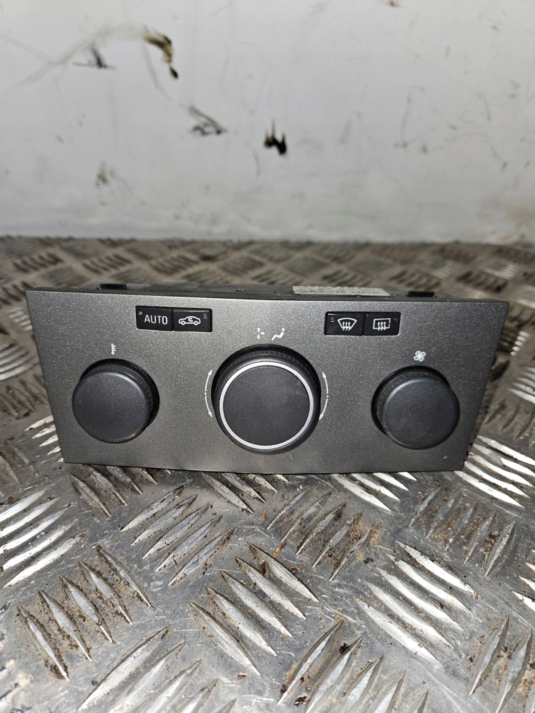 фото №1, Opel zafira b 2006 панель кондиционера