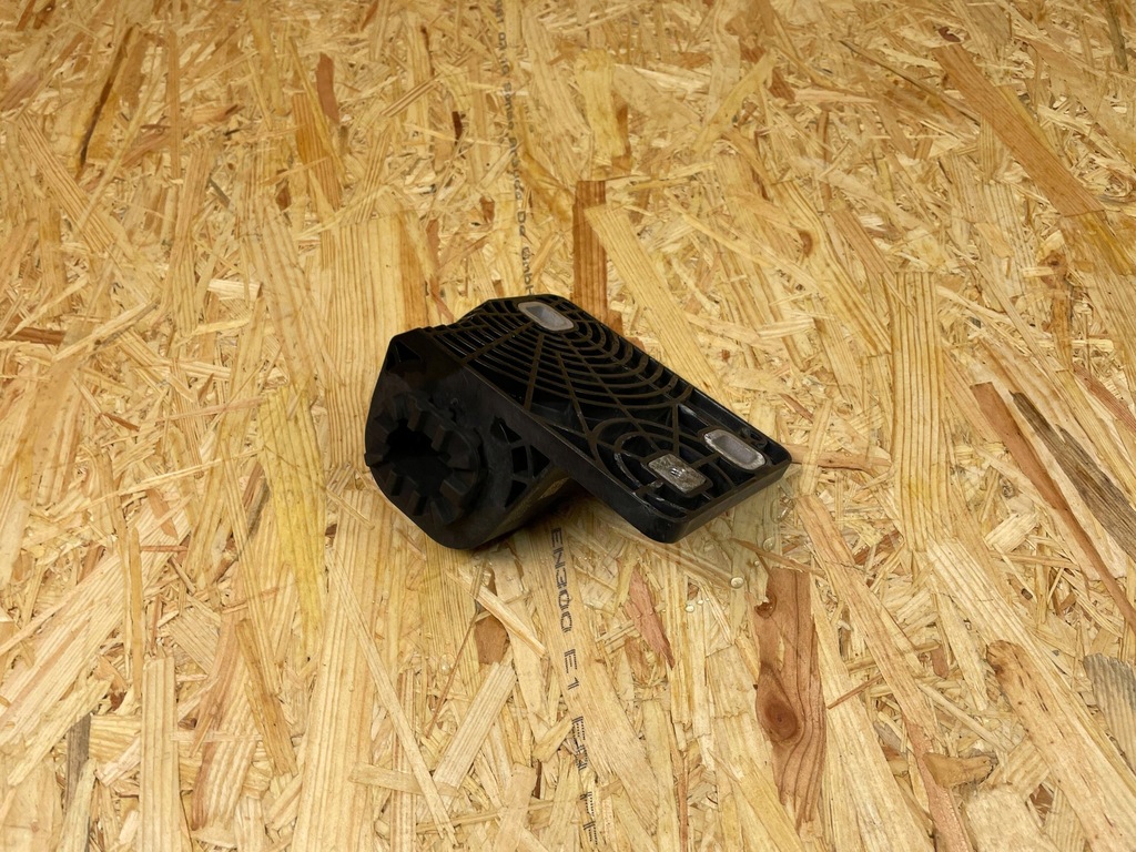 фото №8, Кронштейн кронштейн кронштейн радиатора правое vw id.3 1ea121367f 2019-