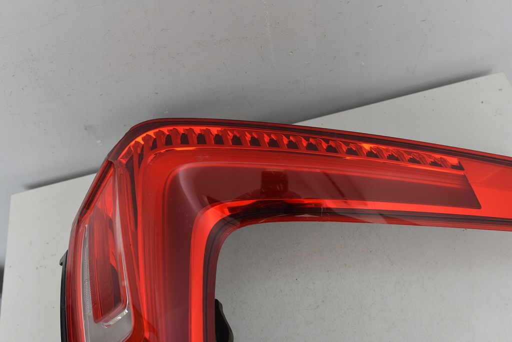 фото №10, Volvo xc40 ii лампа права задня правий задня 31446791