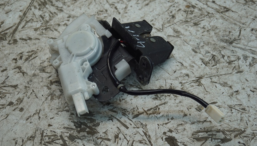 фото №4, Замок крышки багажника задняя mazda 3 bk i